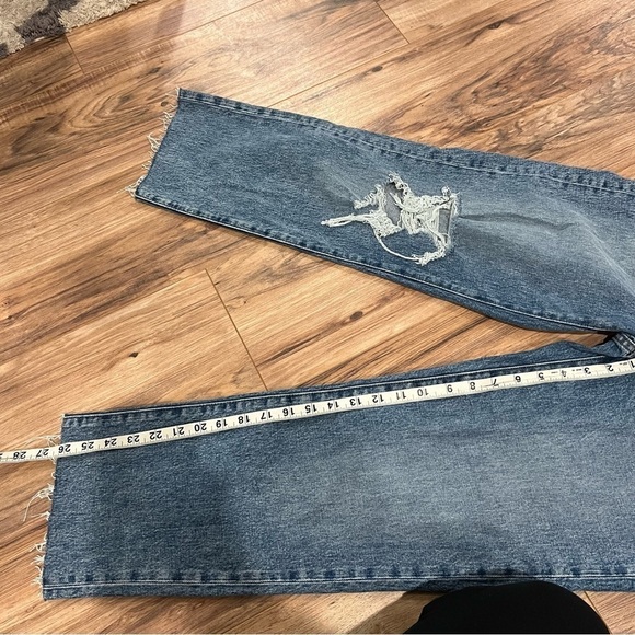 Madewell The Perfect Vintage Straight Jean in Kingsbury Wash: Knee-Rip Edition - Picture 13 of 13